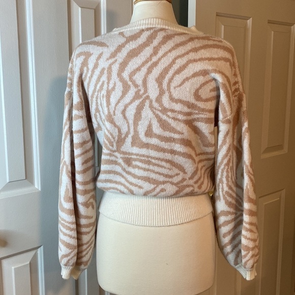 Fate Zebra Stripe Sweater Cream & Tan Size Small in Like New Condition - Picture 5 of 8